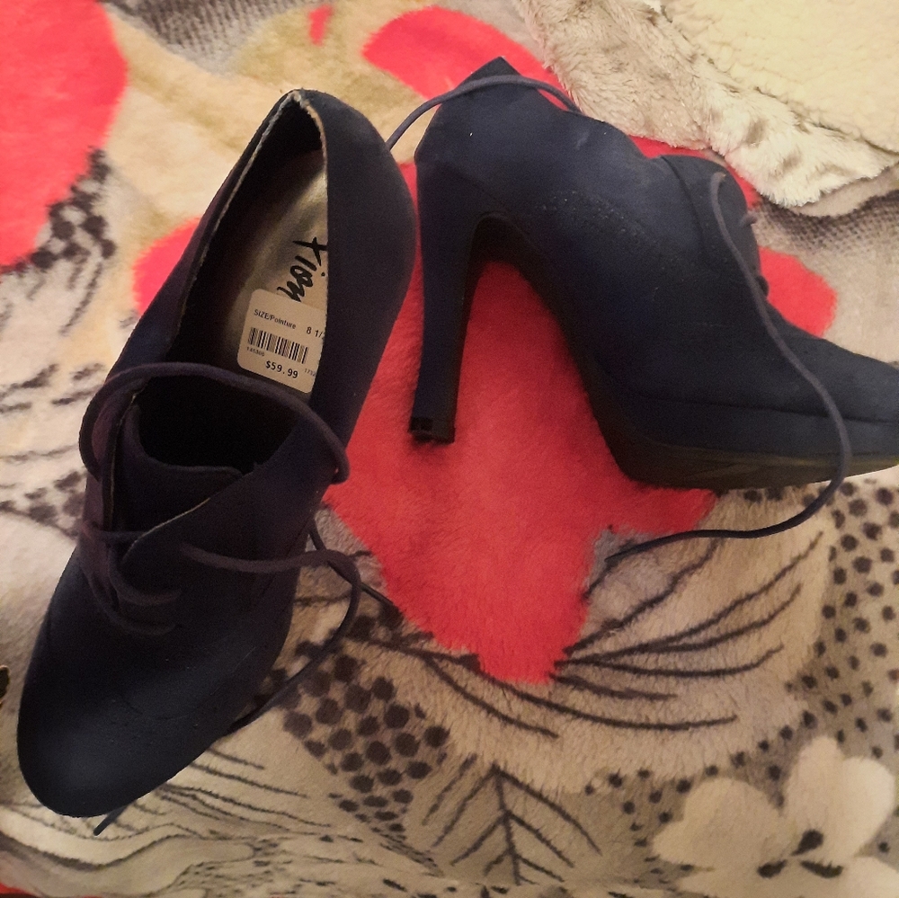 NWT FABULOUSLY SEXY SECRETARY HIGH HEELS BLACK 8.5